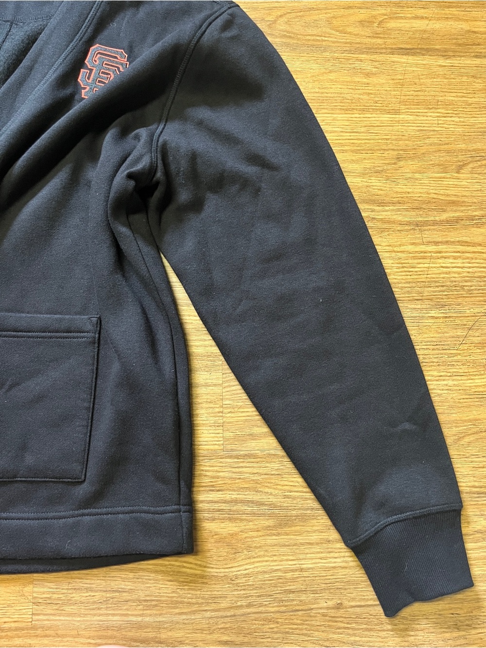 Men’s San Francisco Giants Antigua Black Victory Button-Front Cardigan Sweater - Picture 7 of 8